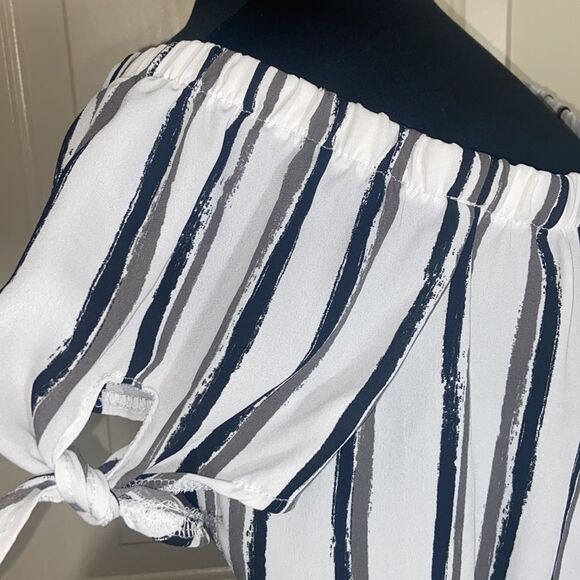H&M Women Blouse Size M L Apparently Belt Not Included - Picture 4 of 10